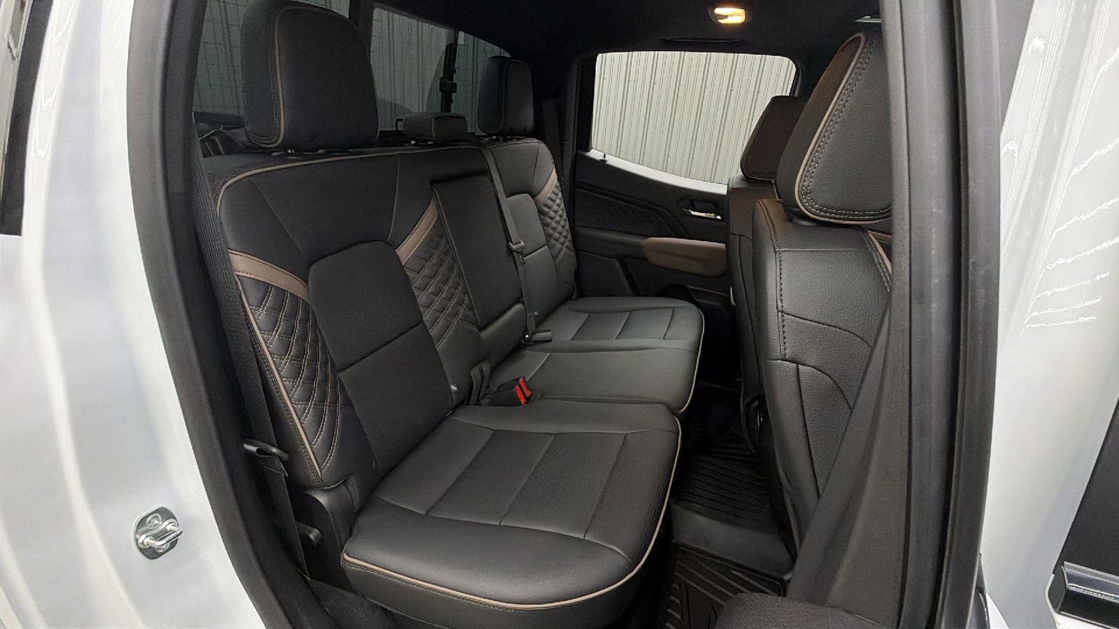 Used 2025 GMC Canyon Denali AWD/4WD image 39