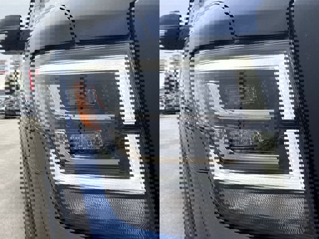 Used 2024 Nissan Titan PRO-4X w/ Pro-4x Convenience Package image 11