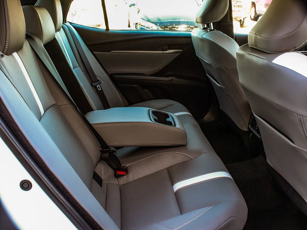 Used 2025 Toyota Camry SE image 34