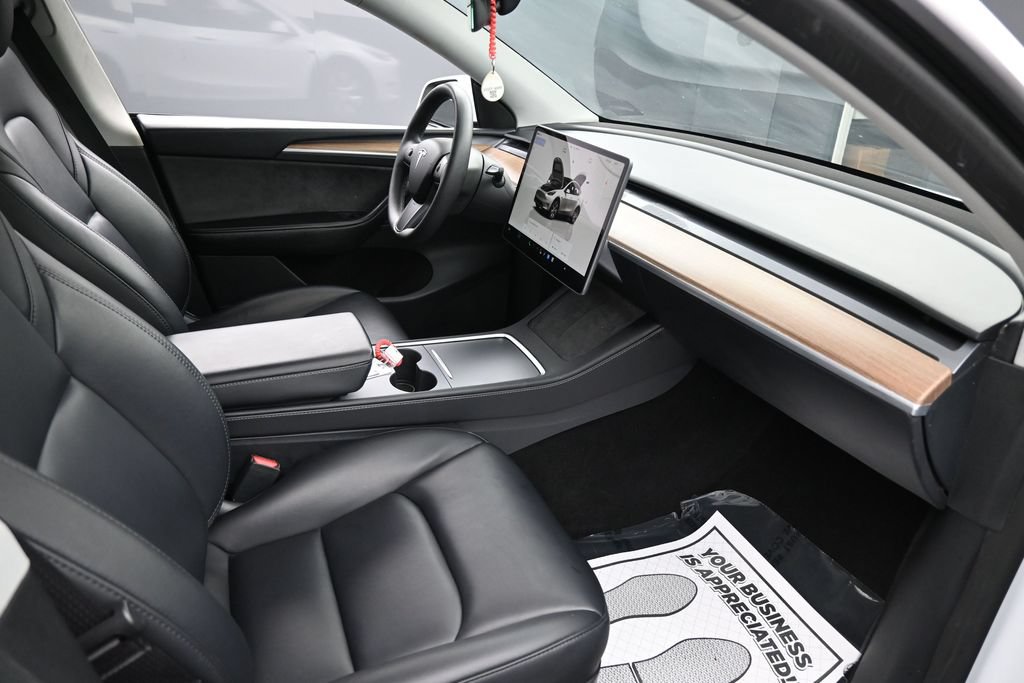 Used 2024 Tesla Model Y 2WD image 19
