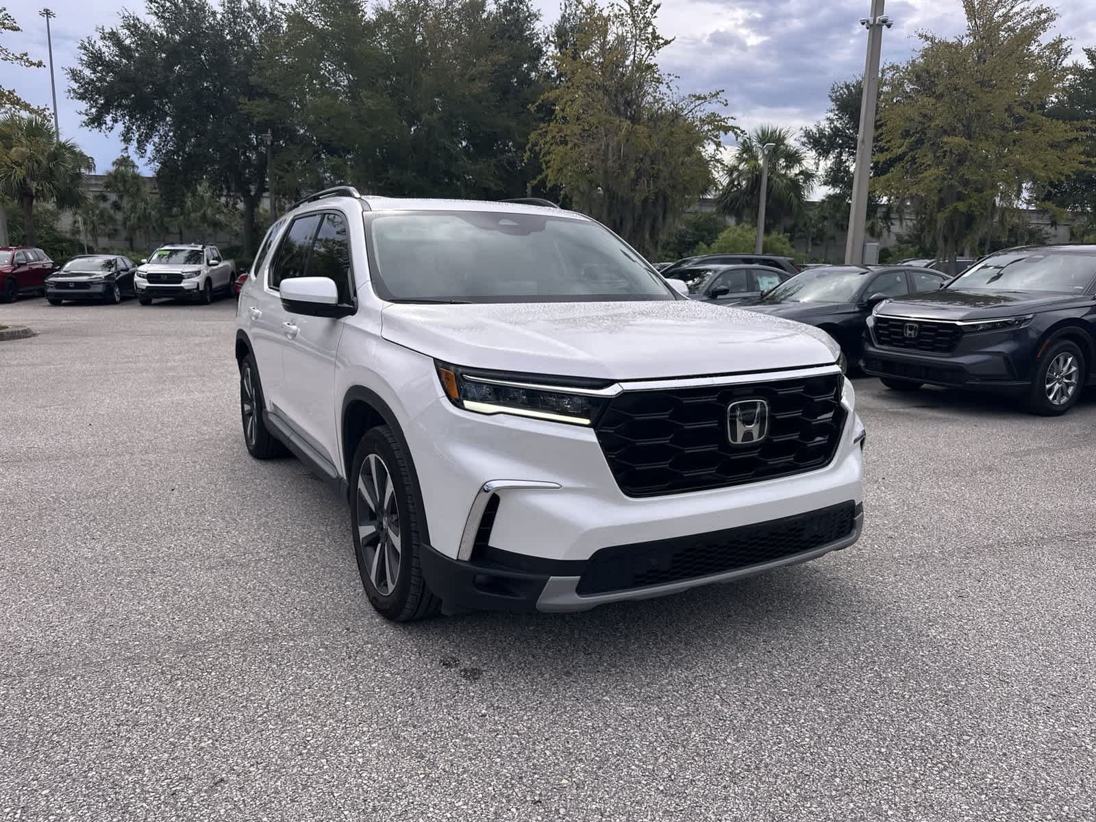 Used 2025 Honda Pilot Touring image 7