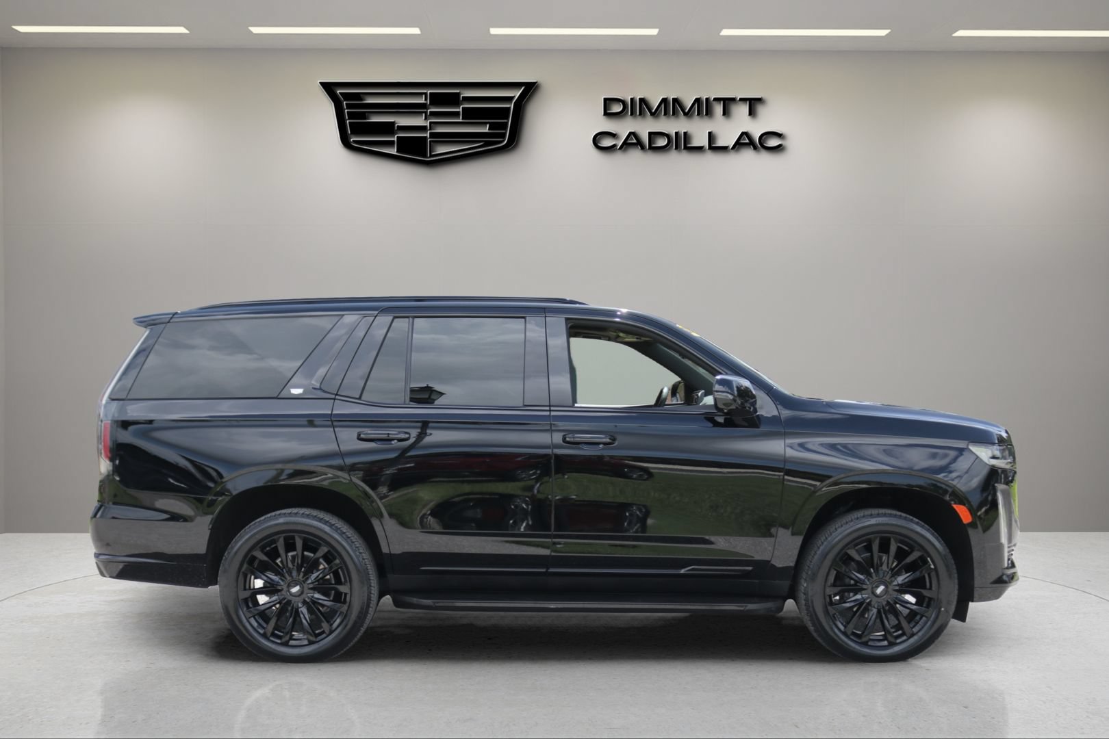 Certified 2023 Cadillac Escalade Premium Luxury RWD image 4