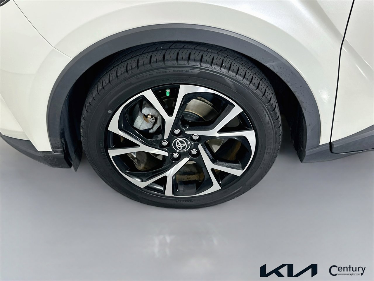 Used 2020 Toyota C-HR XLE image 28