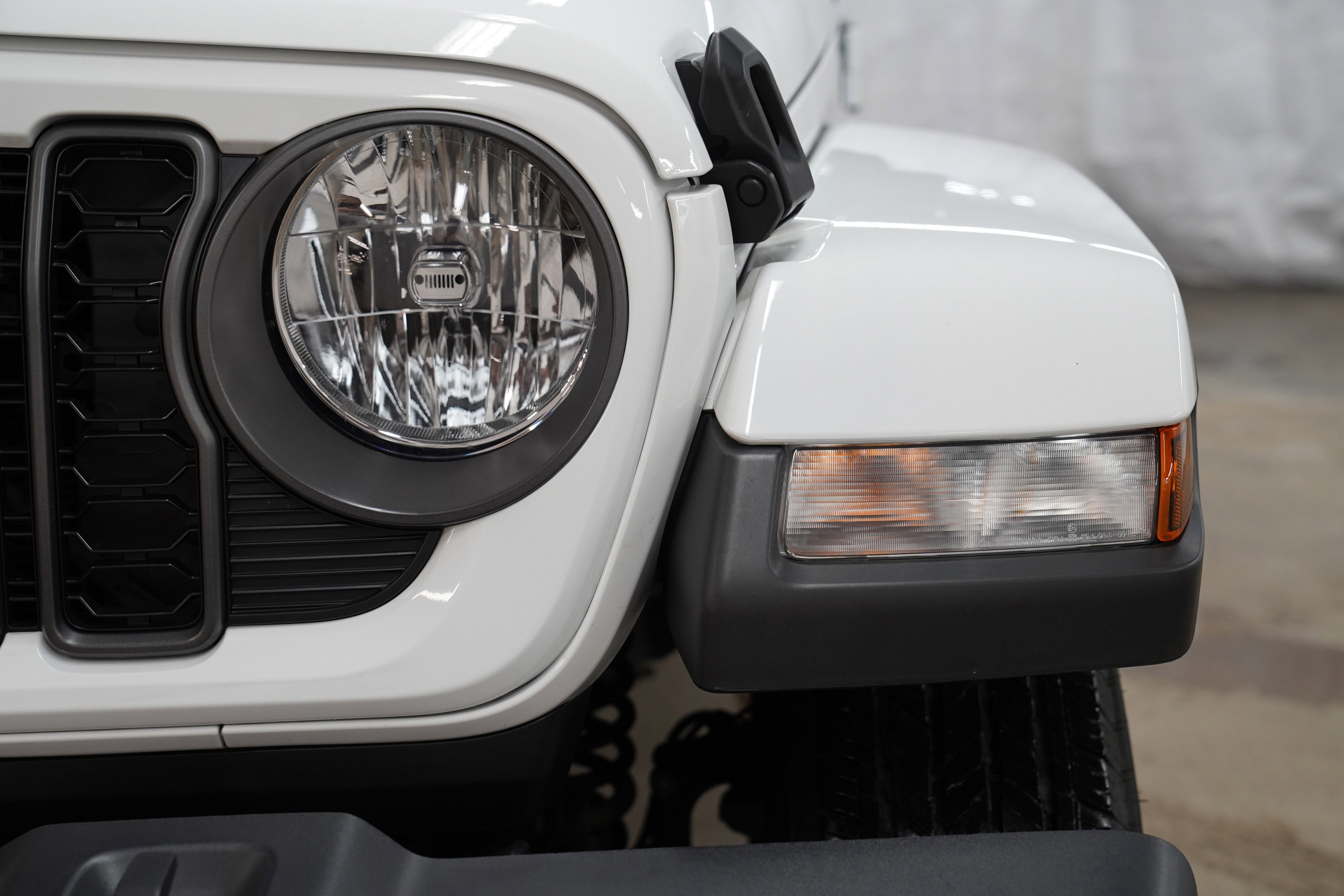 Used 2024 Jeep Gladiator Sport image 14