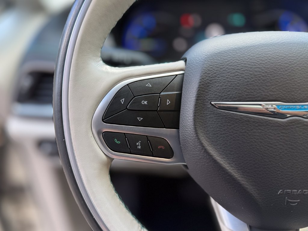 Used 2019 Chrysler Pacifica Limited w/ Advanced Safetytec Group FWD image 24
