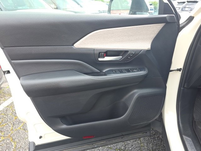 Used 2024 Toyota Grand Highlander Limited image 8