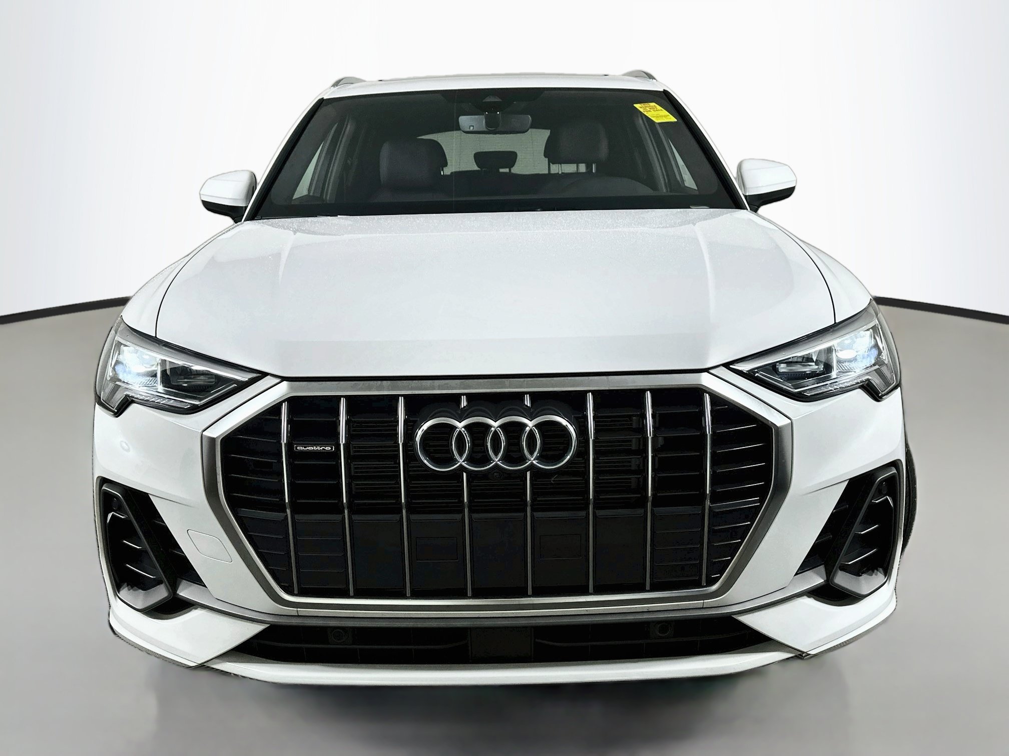 Used 2025 Audi Q3 2.0T Premium Plus w/ Premium Plus Package AWD/4WD image 2