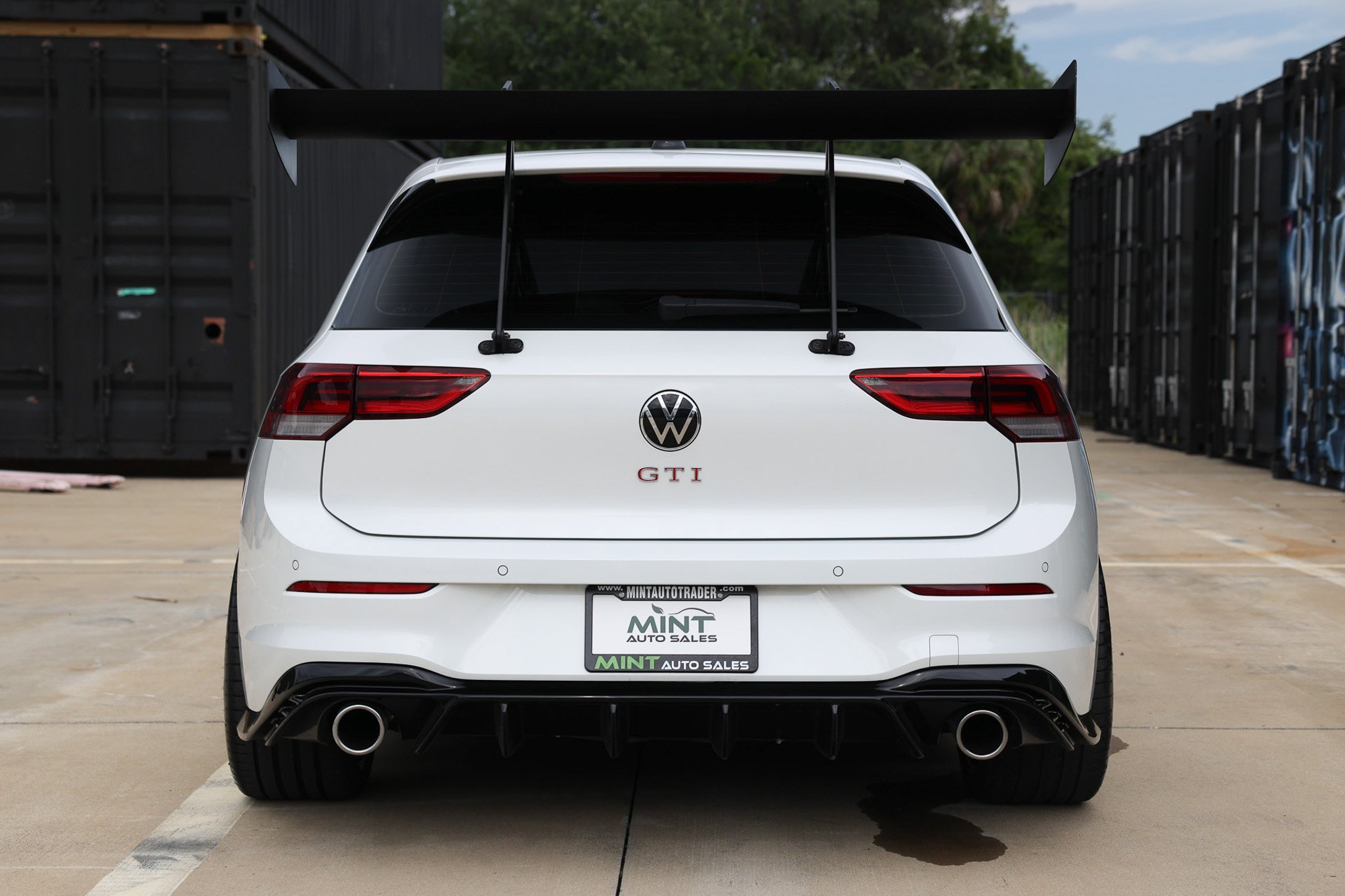 Used 2024 Volkswagen GTI SE FWD image 11