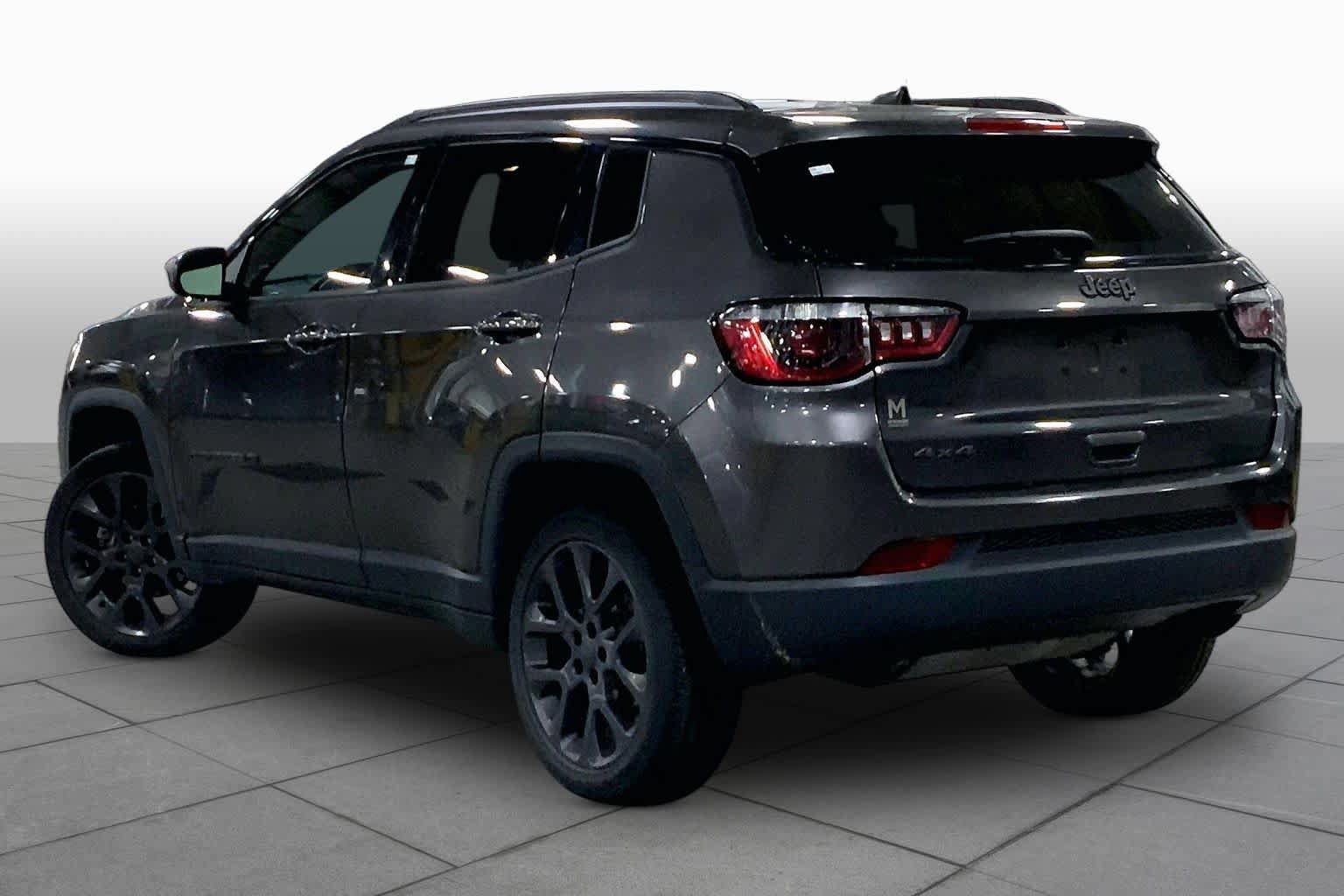 Used 2021 Jeep Compass Latitude AWD/4WD image 12