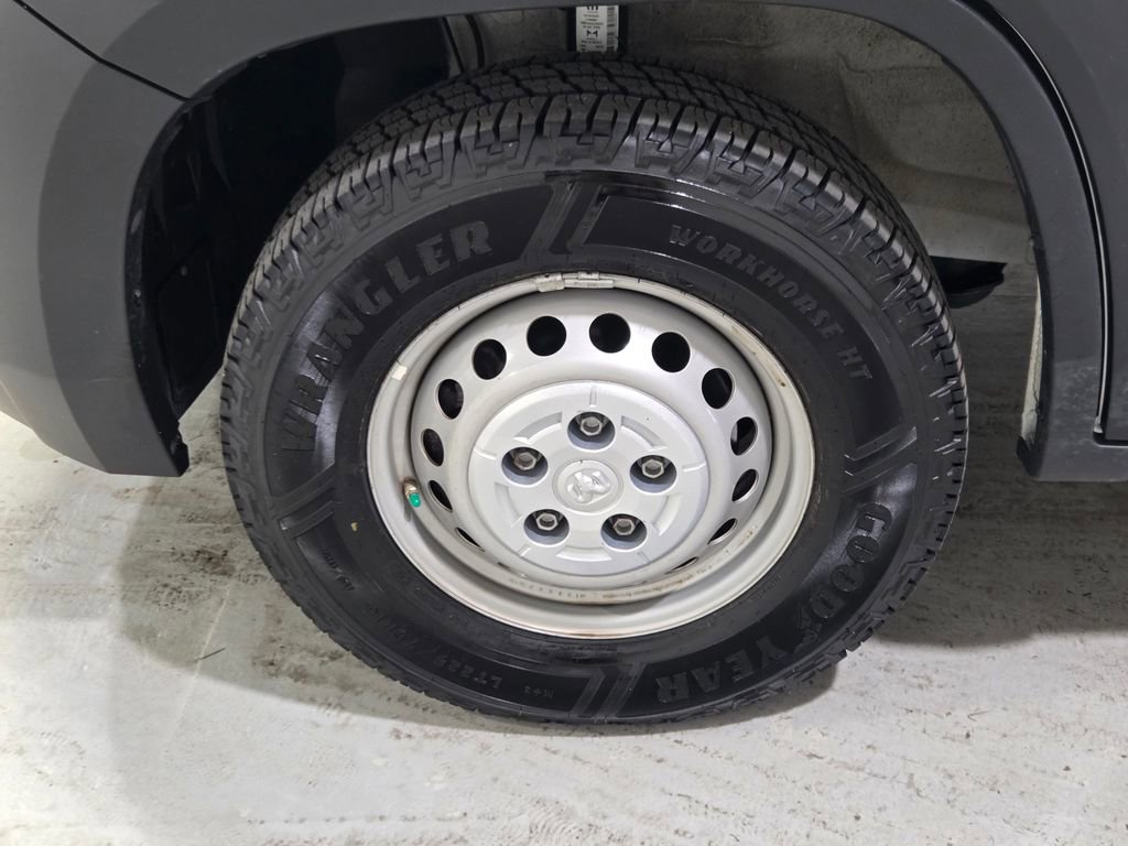 Used 2025 RAM ProMaster 2500 w/ Convenience Group FWD image 18