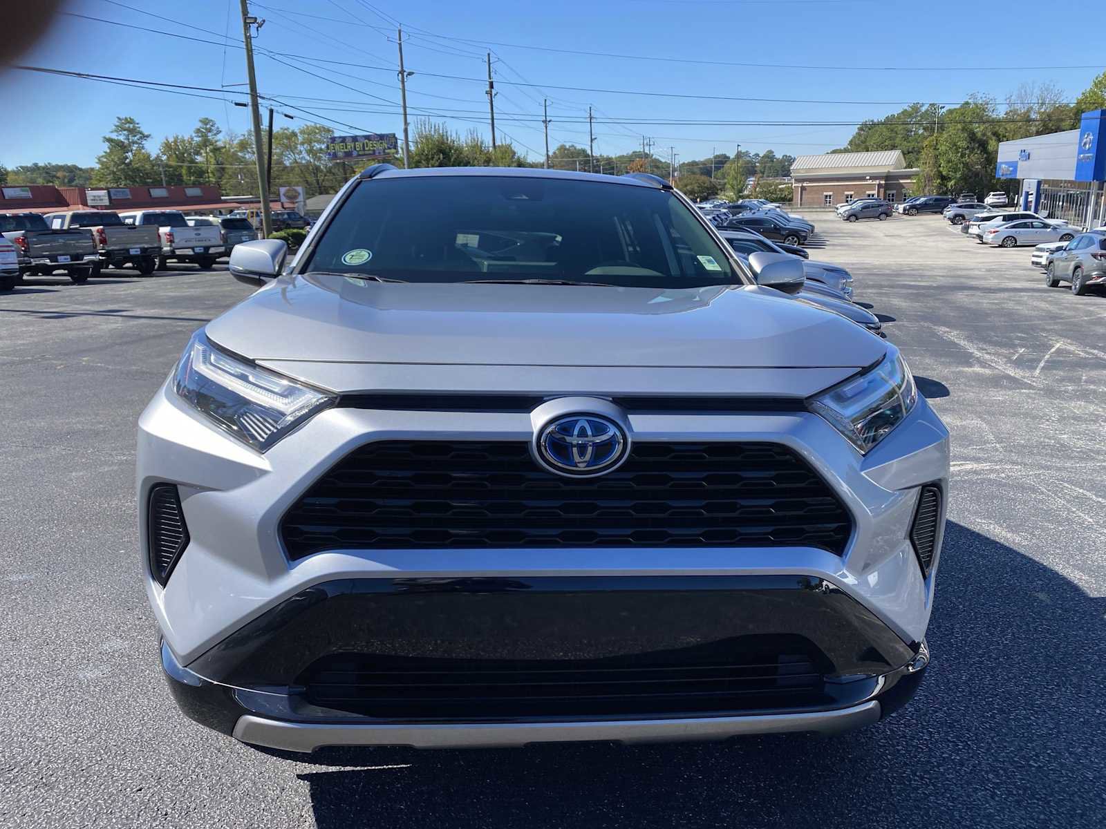 Used 2022 Toyota RAV4 SE image 3