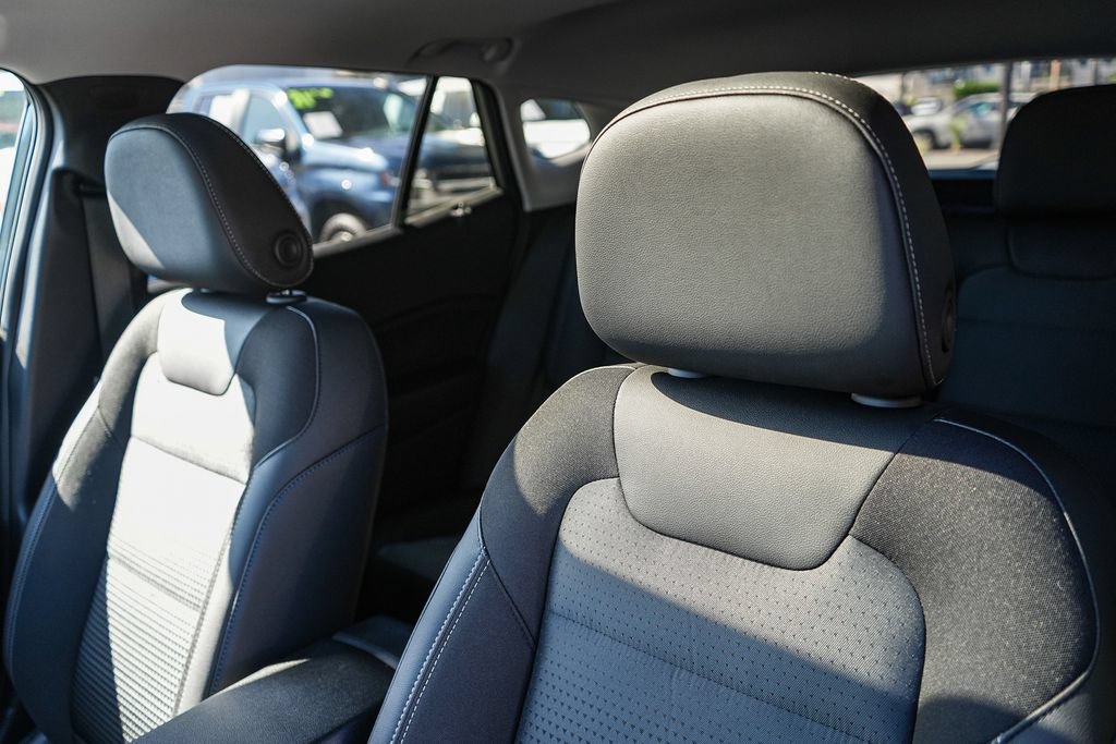 New 2026 Chevrolet Trax LT w/ Sunroof Package FWD image 24