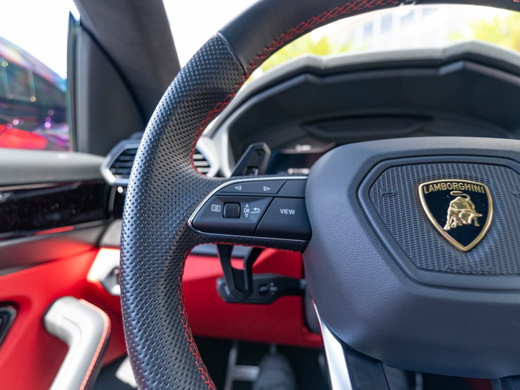 Used 2022 Lamborghini Urus AWD/4WD image 11
