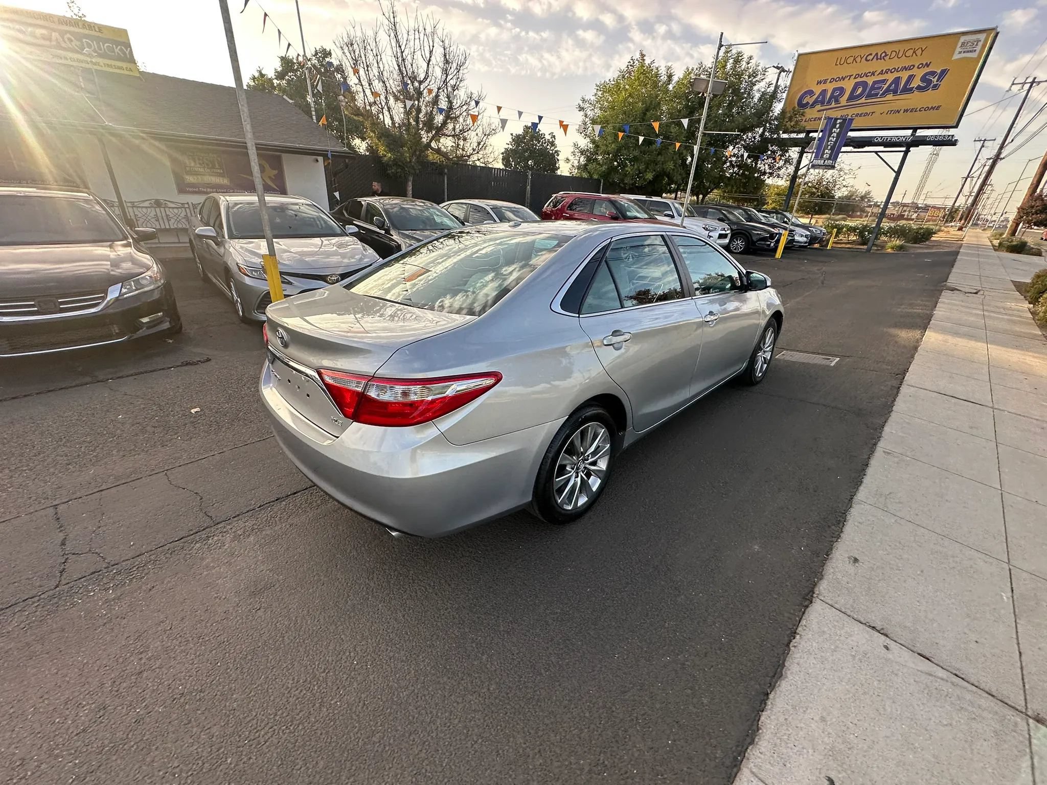 Used 2016 Toyota Camry XLE FWD image 6