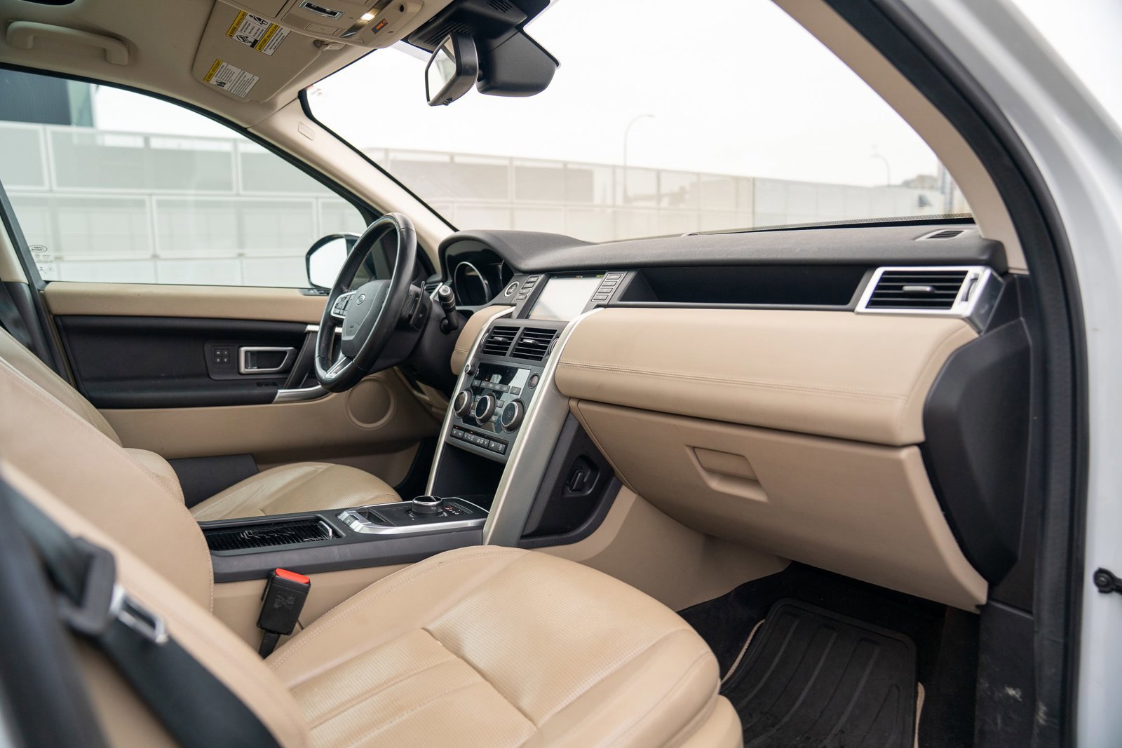 Used 2017 Land Rover Discovery Sport HSE image 24