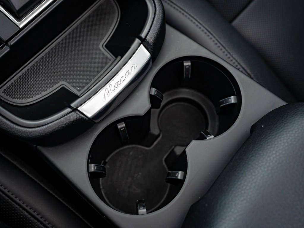 Certified 2024 Porsche Macan image 33