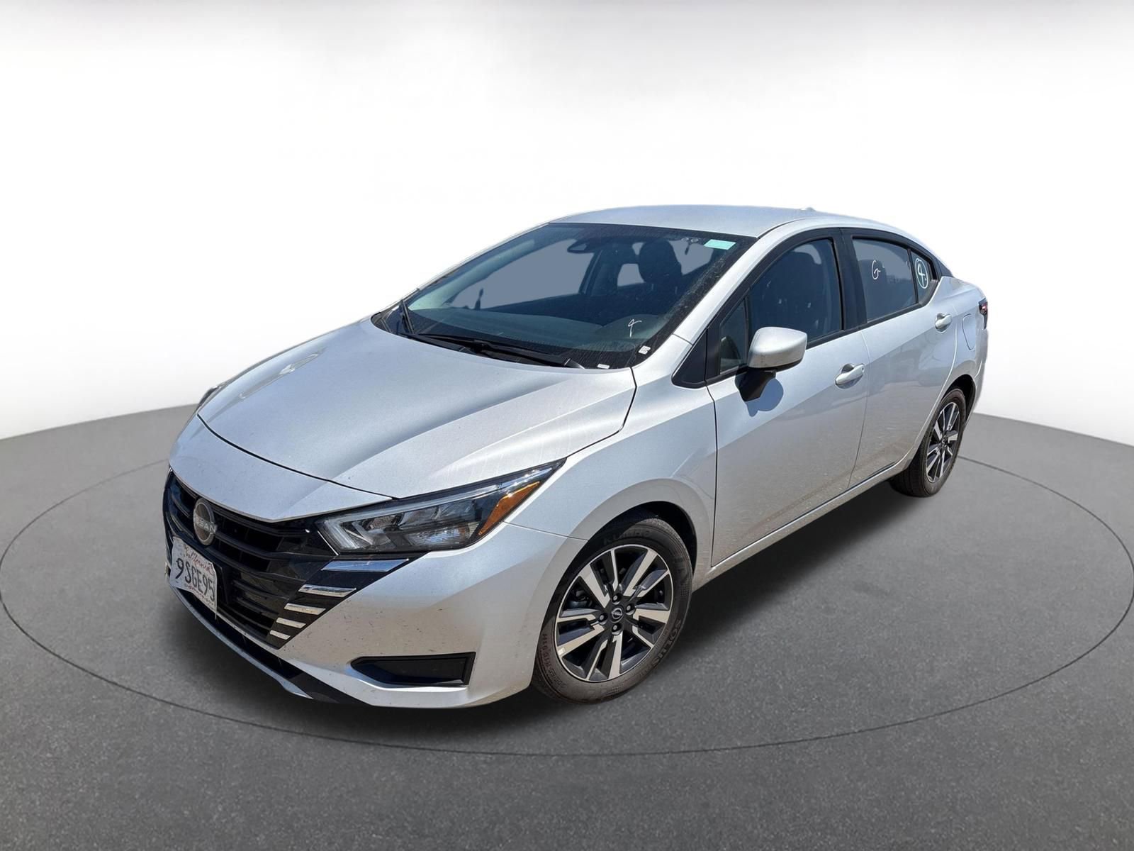 Used 2025 Nissan Versa SV FWD image 2