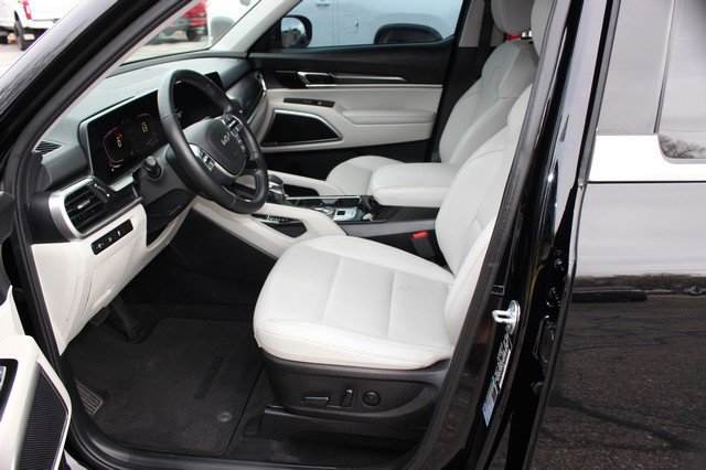 Used 2023 Kia Telluride S w/ S Sunroof Package image 5
