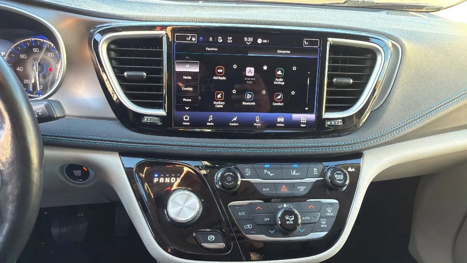 Used 2021 Chrysler Pacifica Touring-L image 18