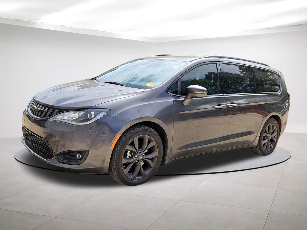 Used 2018 Chrysler Pacifica Limited w/ S Appearance Package image 3