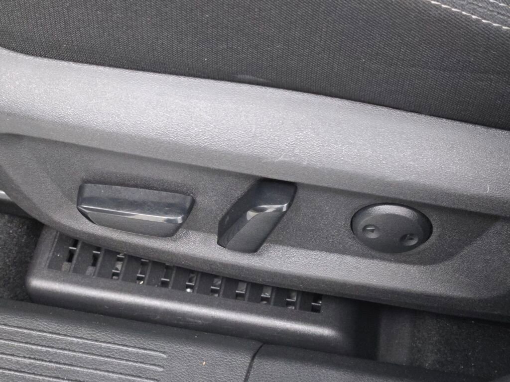 Used 2023 Nissan Rogue SV image 26