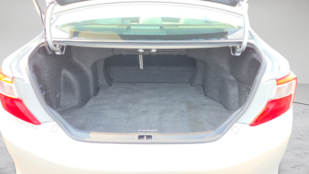 Used 2013 Toyota Camry XLE w/ Leather Pkg FWD image 42