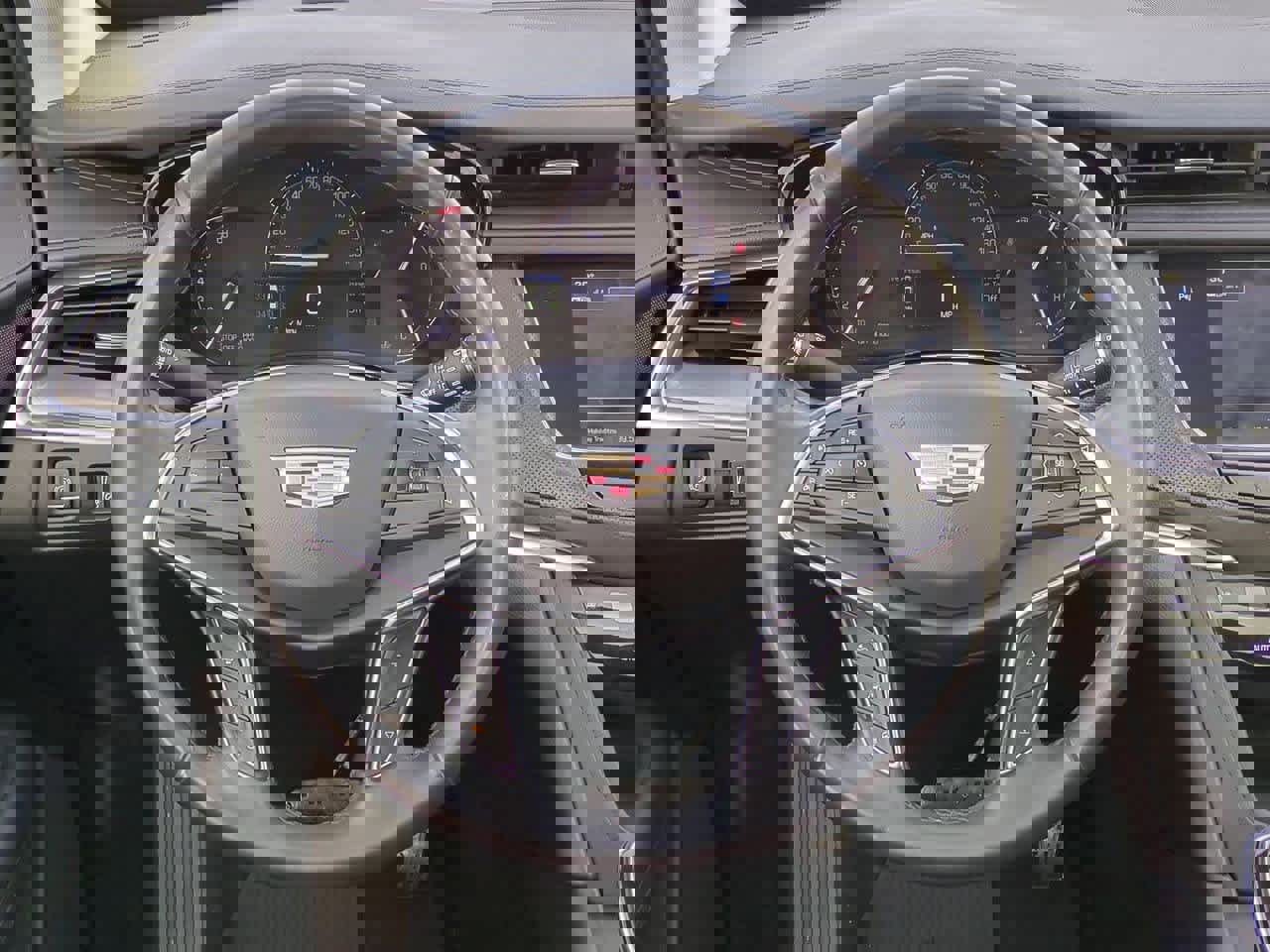 Used 2018 Cadillac XT5 Luxury w/ Driver Awareness Package image 24