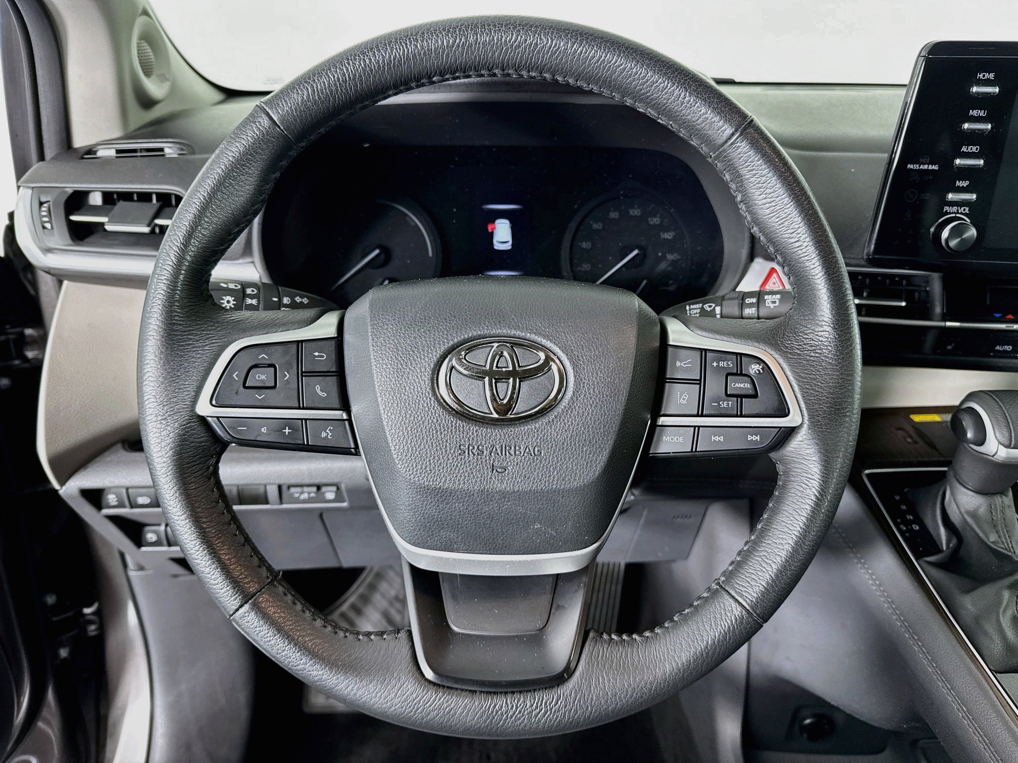 Used 2024 Toyota Sienna XLE w/ XLE Plus Package AWD/4WD image 11