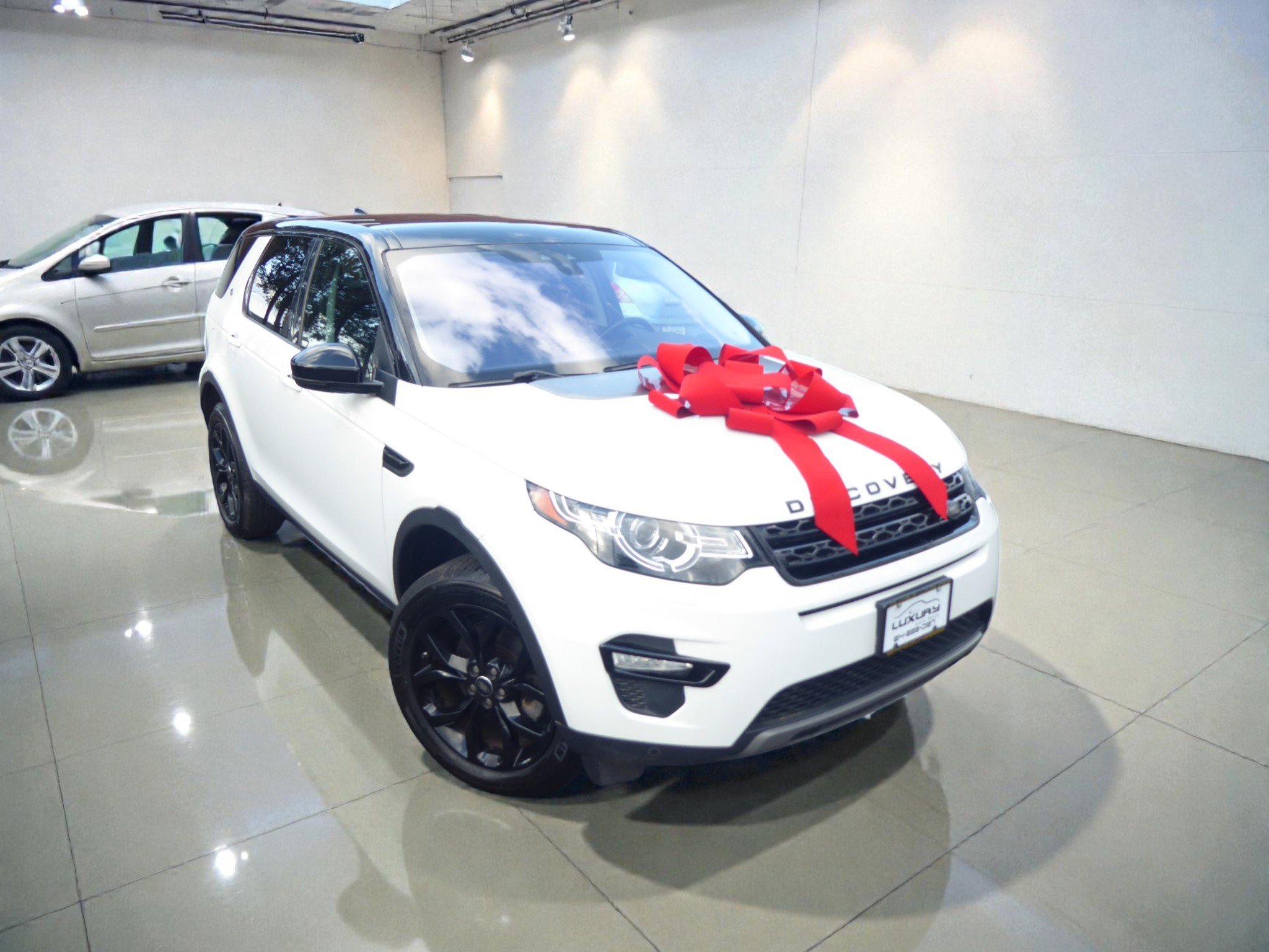 Used 2018 Land Rover Discovery Sport HSE image 2