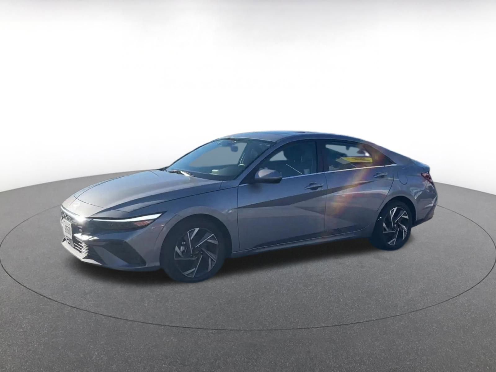 Used 2025 Hyundai Elantra SEL image 8