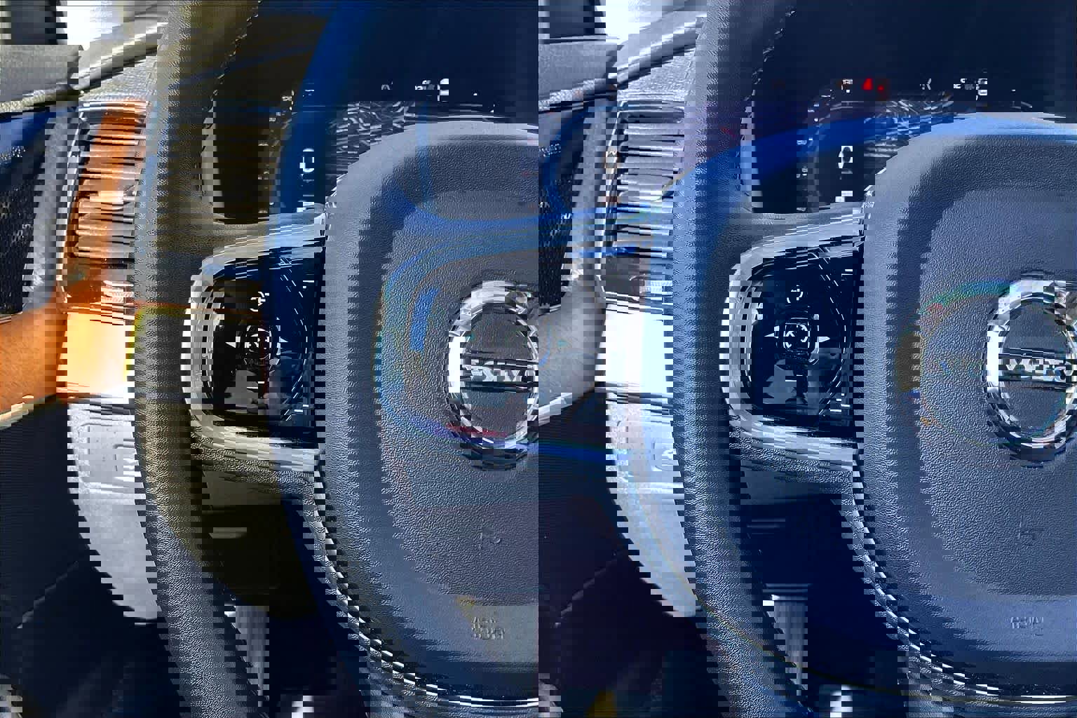 Used 2023 Volvo XC90 T8 Plus w/ Protection Package image 21