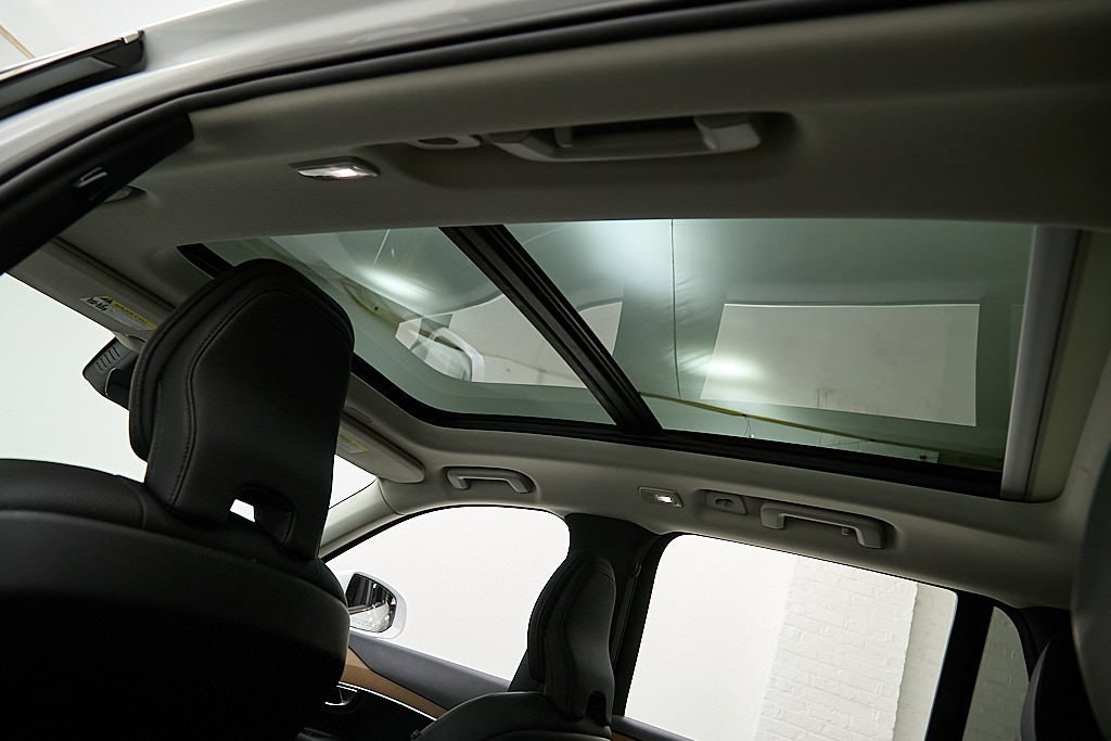 Certified 2023 Volvo XC90 B5 Plus w/ Protection Package Premier image 27