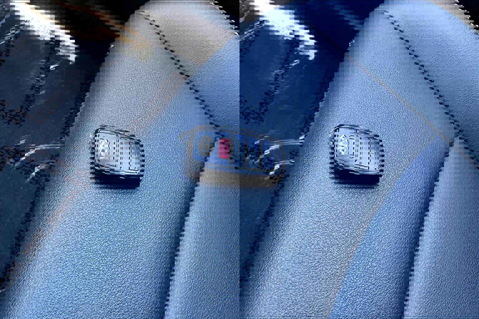 Used 2025 Toyota Corolla Cross XLE w/ Convenience Package image 15