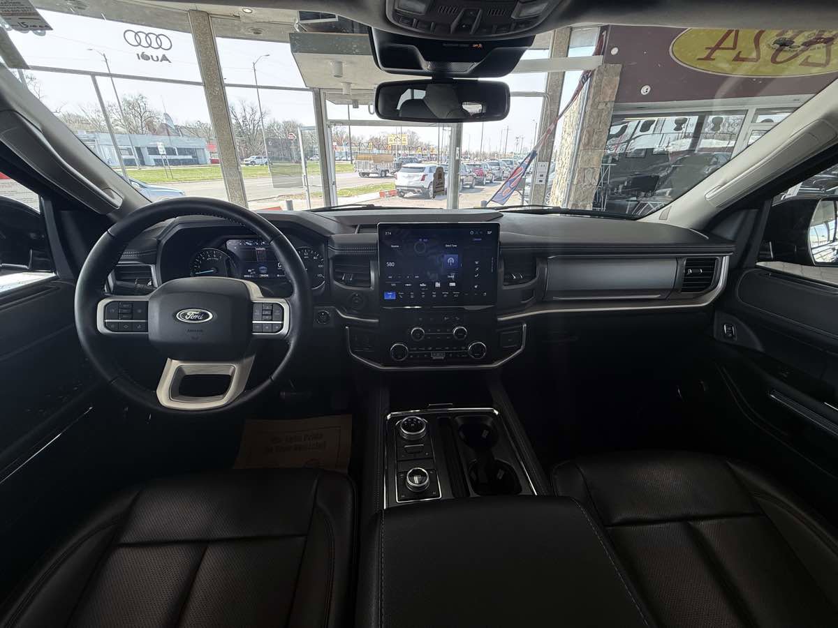Used 2024 Ford Expedition XLT image 35