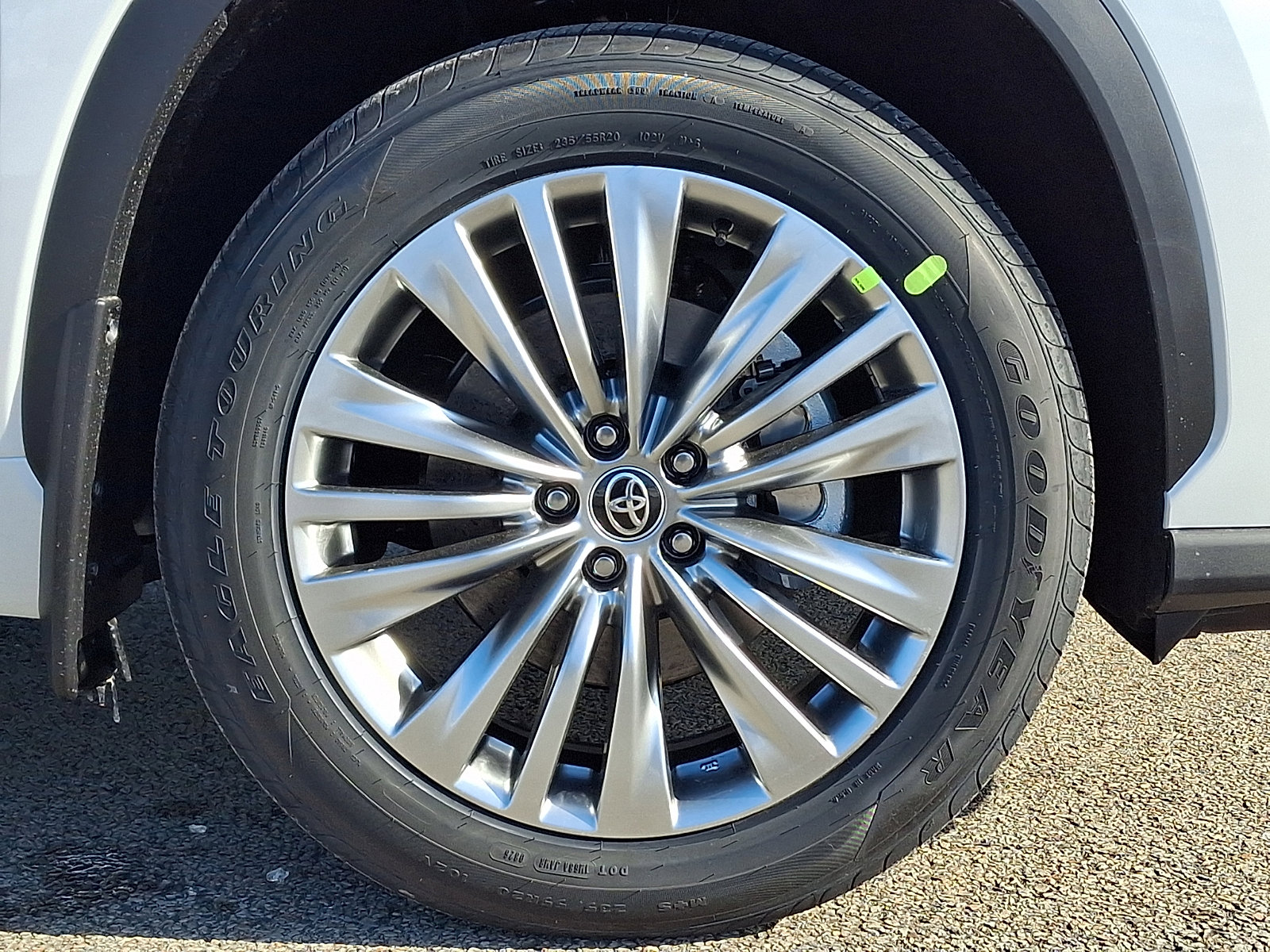 New 2026 Toyota Highlander Platinum image 5