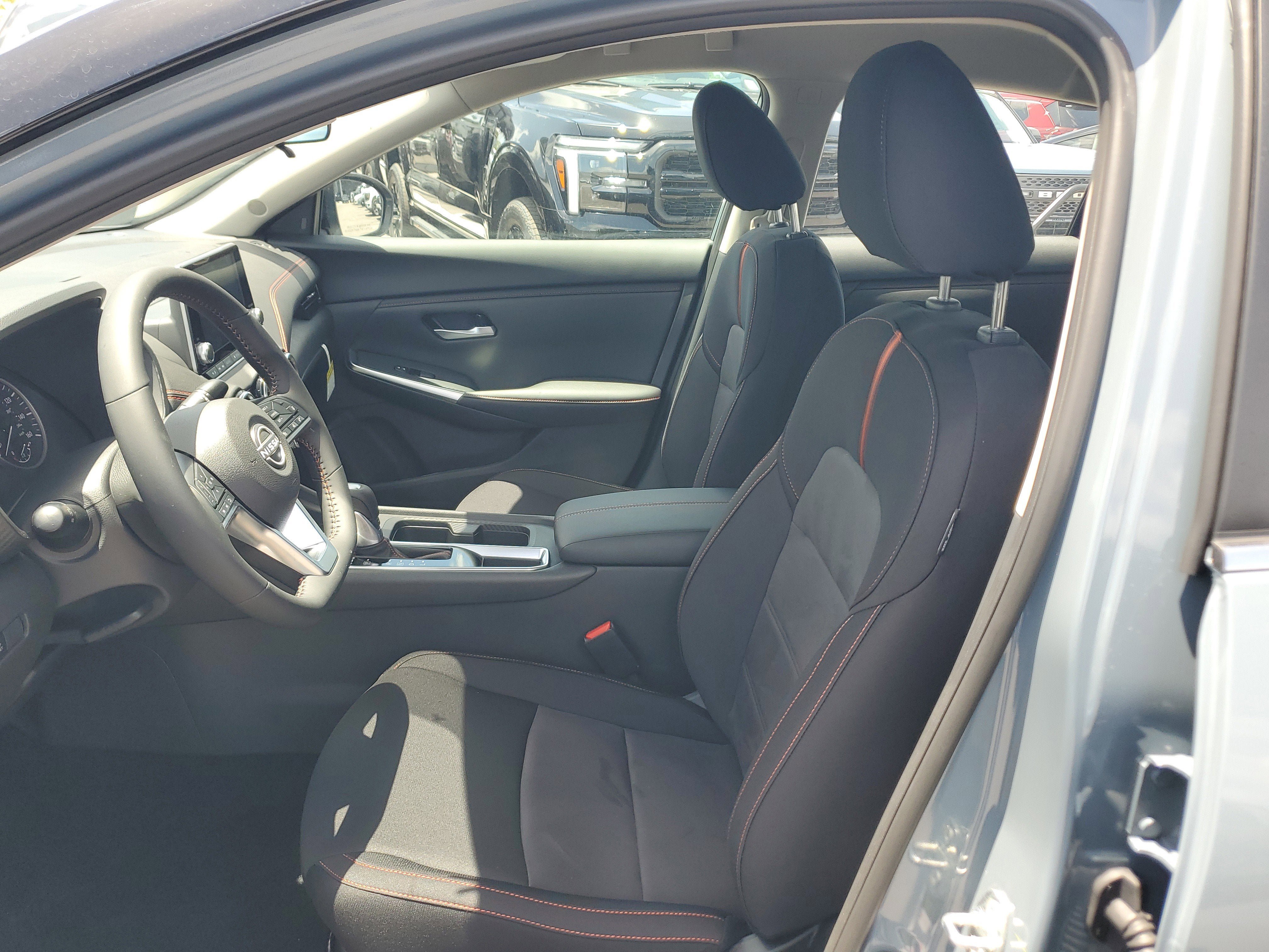 New 2025 Nissan Sentra SR w/ Midnight Edition FWD image 15