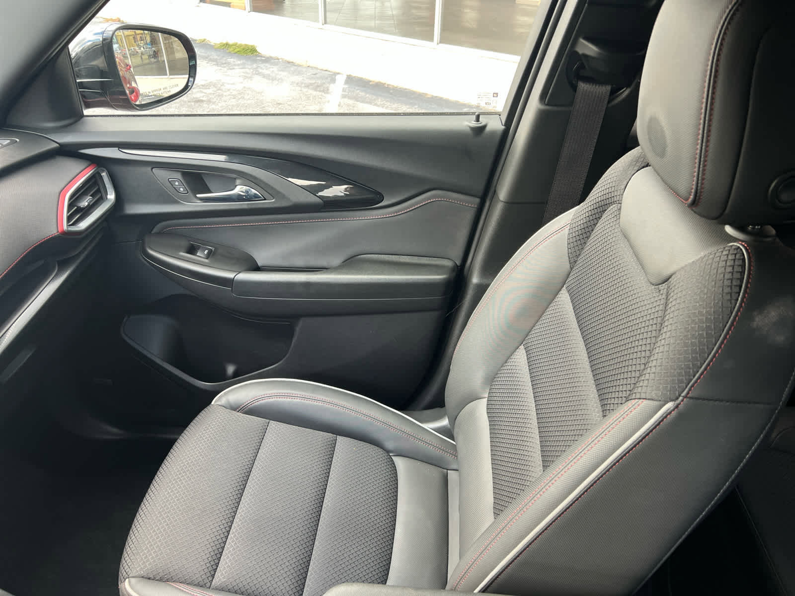 Used 2023 Chevrolet TrailBlazer RS w/ Sun and Liftgate Package image 31