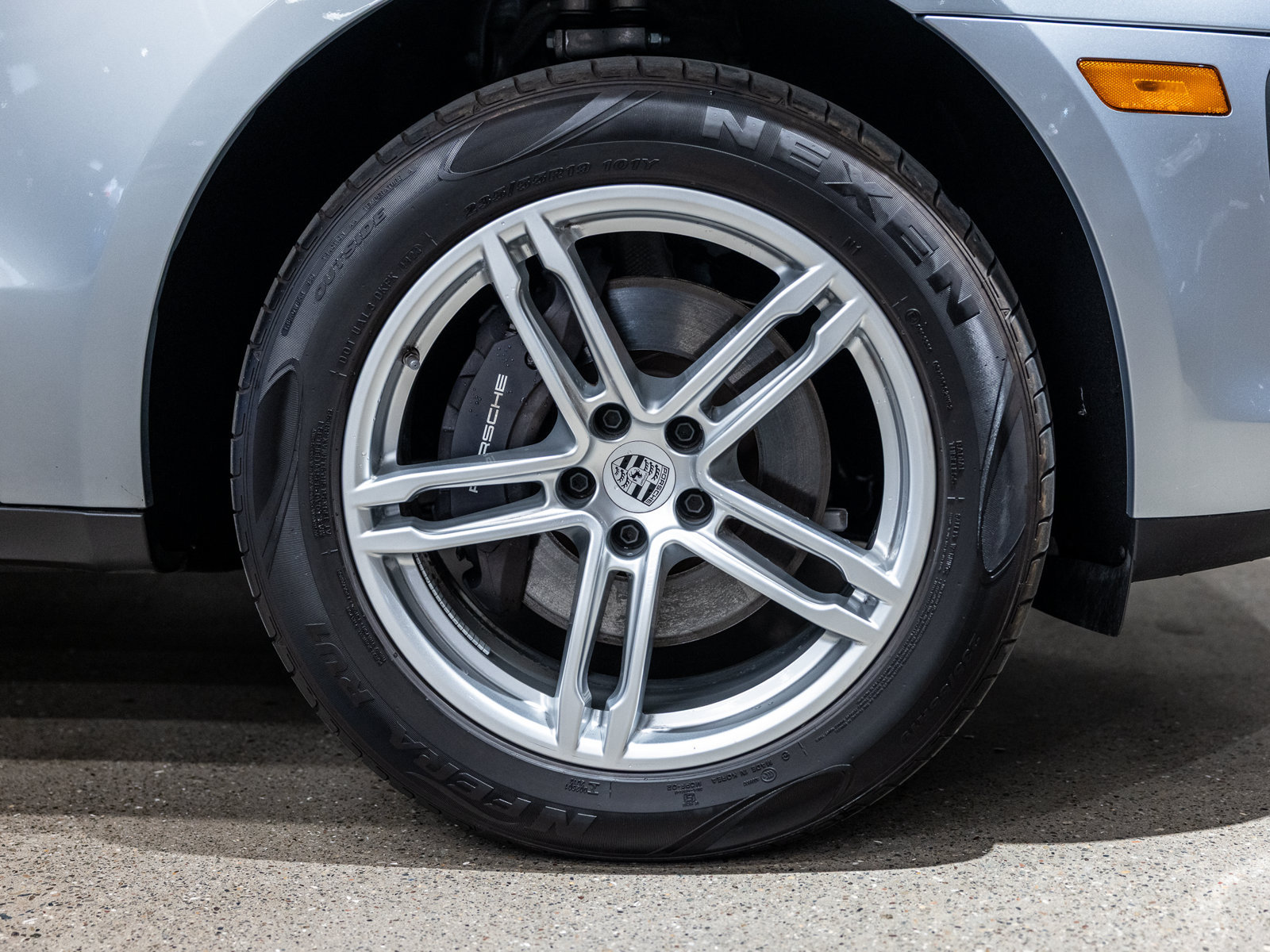 Used 2025 Porsche Macan AWD/4WD image 20