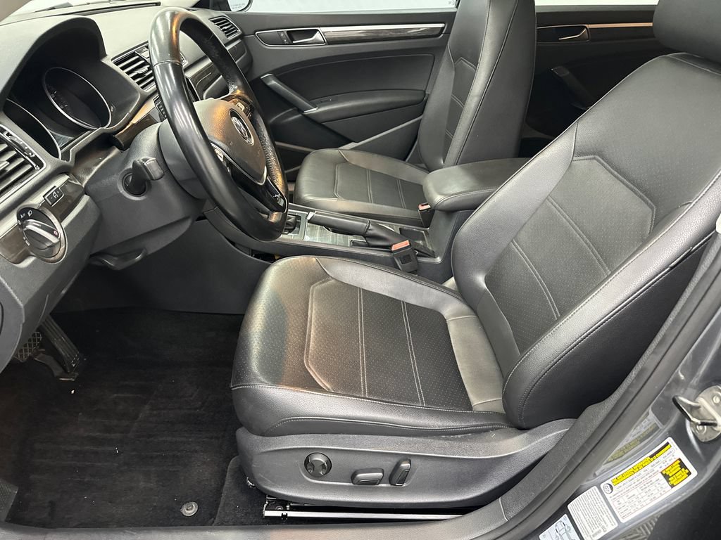 Used 2018 Volkswagen Passat 2.0T SE FWD image 9