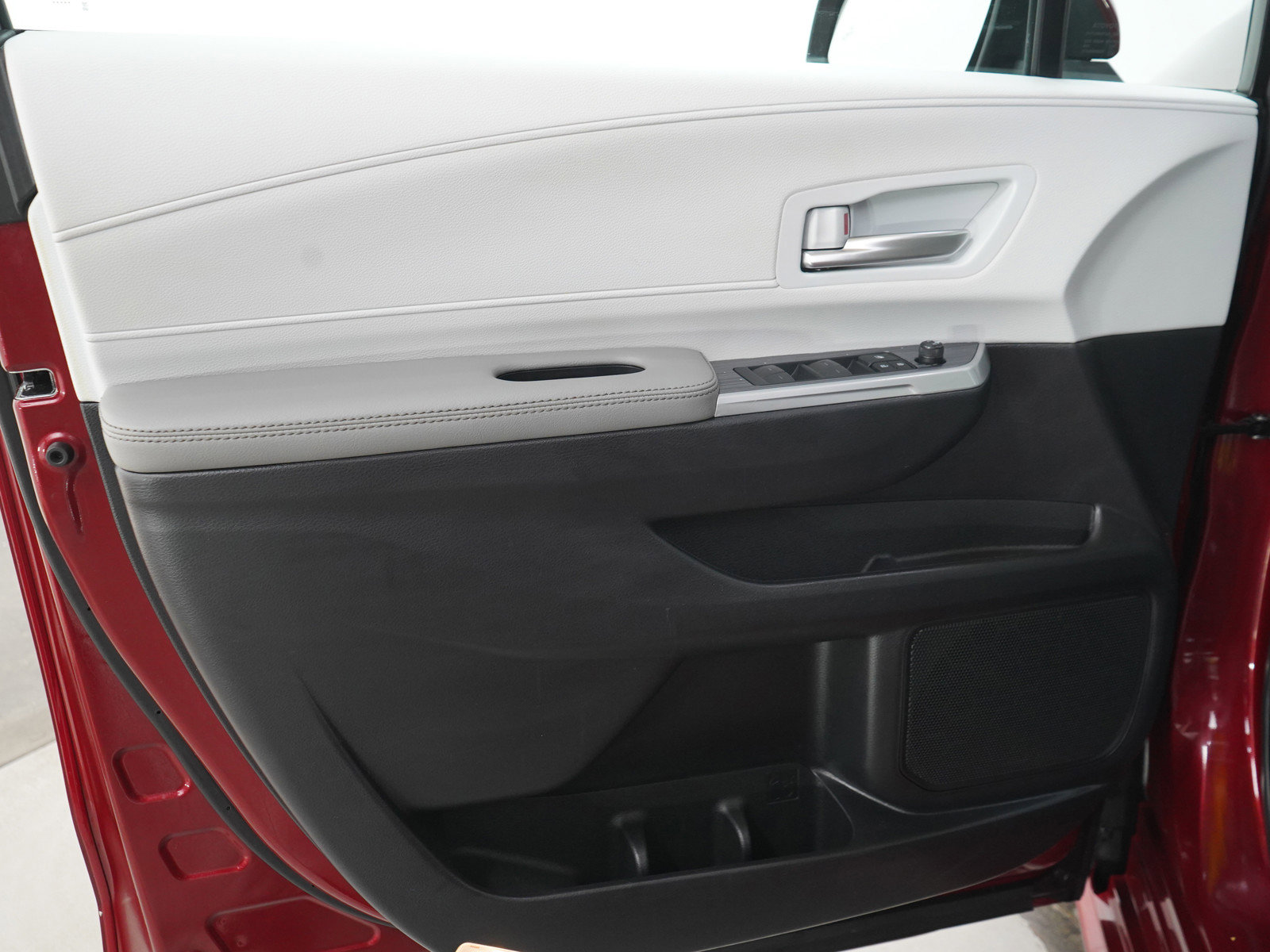 Used 2025 Toyota Sienna XLE w/ XLE Plus Package AWD/4WD image 22
