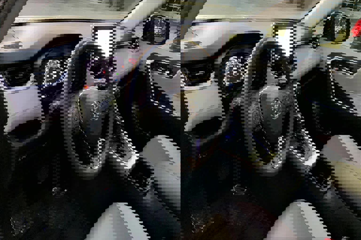 Used 2023 Toyota RAV4 XLE Premium image 17