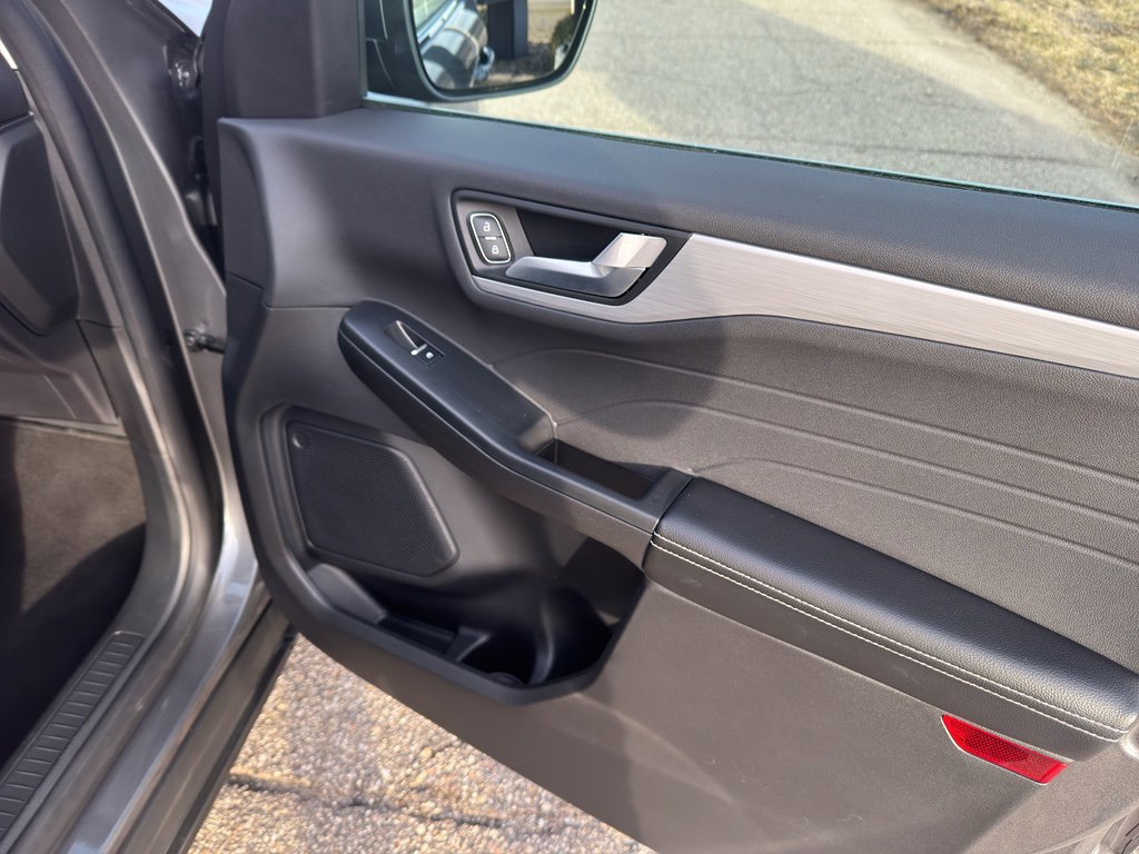 Used 2025 Ford Escape Platinum image 35