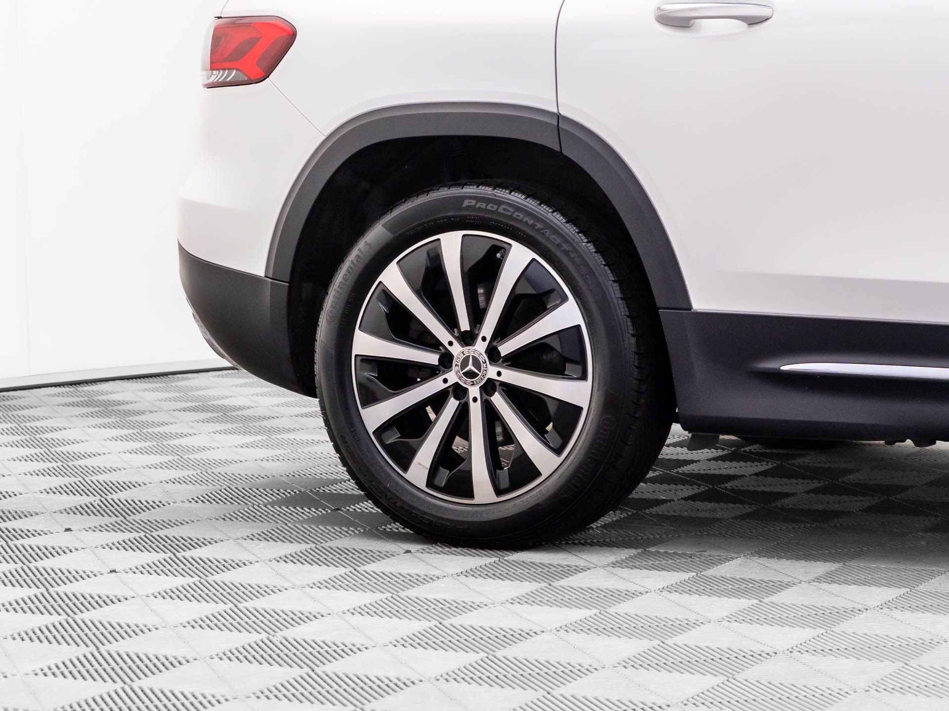 Used 2023 Mercedes-Benz GLB 250 4MATIC image 38