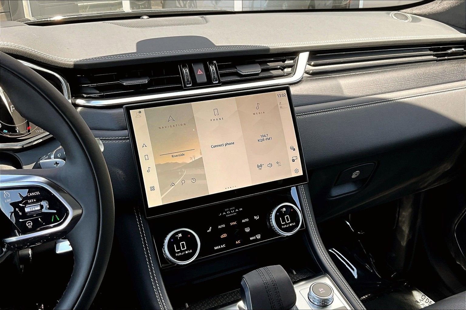 New 2025 Jaguar F-PACE R-Dynamic S AWD/4WD image 7