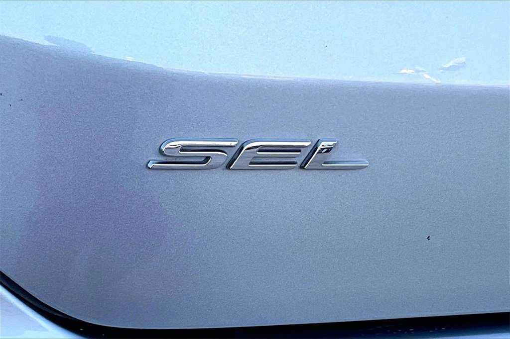 Used 2024 Ford Edge SEL image 8