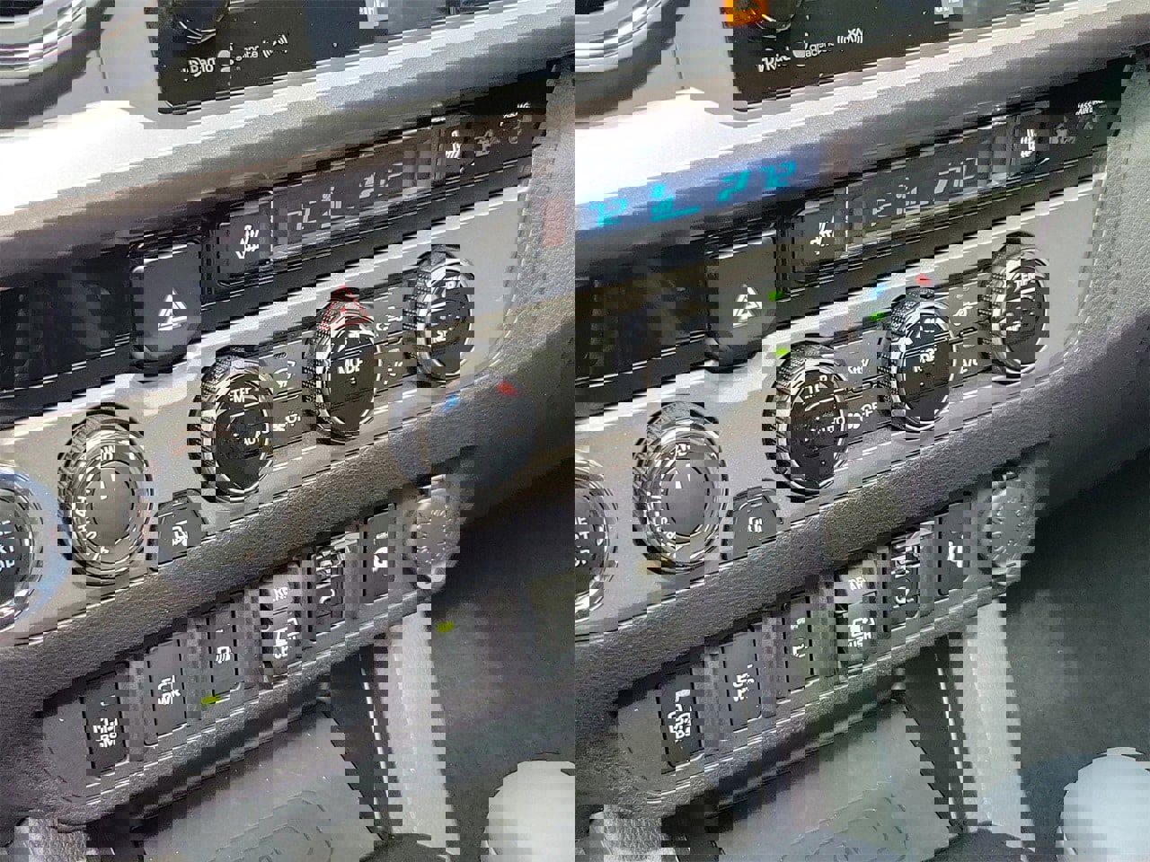 Used 2018 Toyota Tacoma Limited image 28