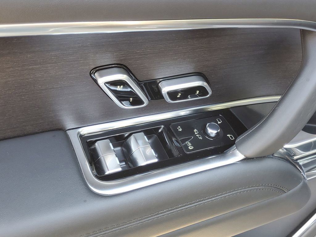 Certified 2025 Land Rover Range Rover SE AWD/4WD image 9