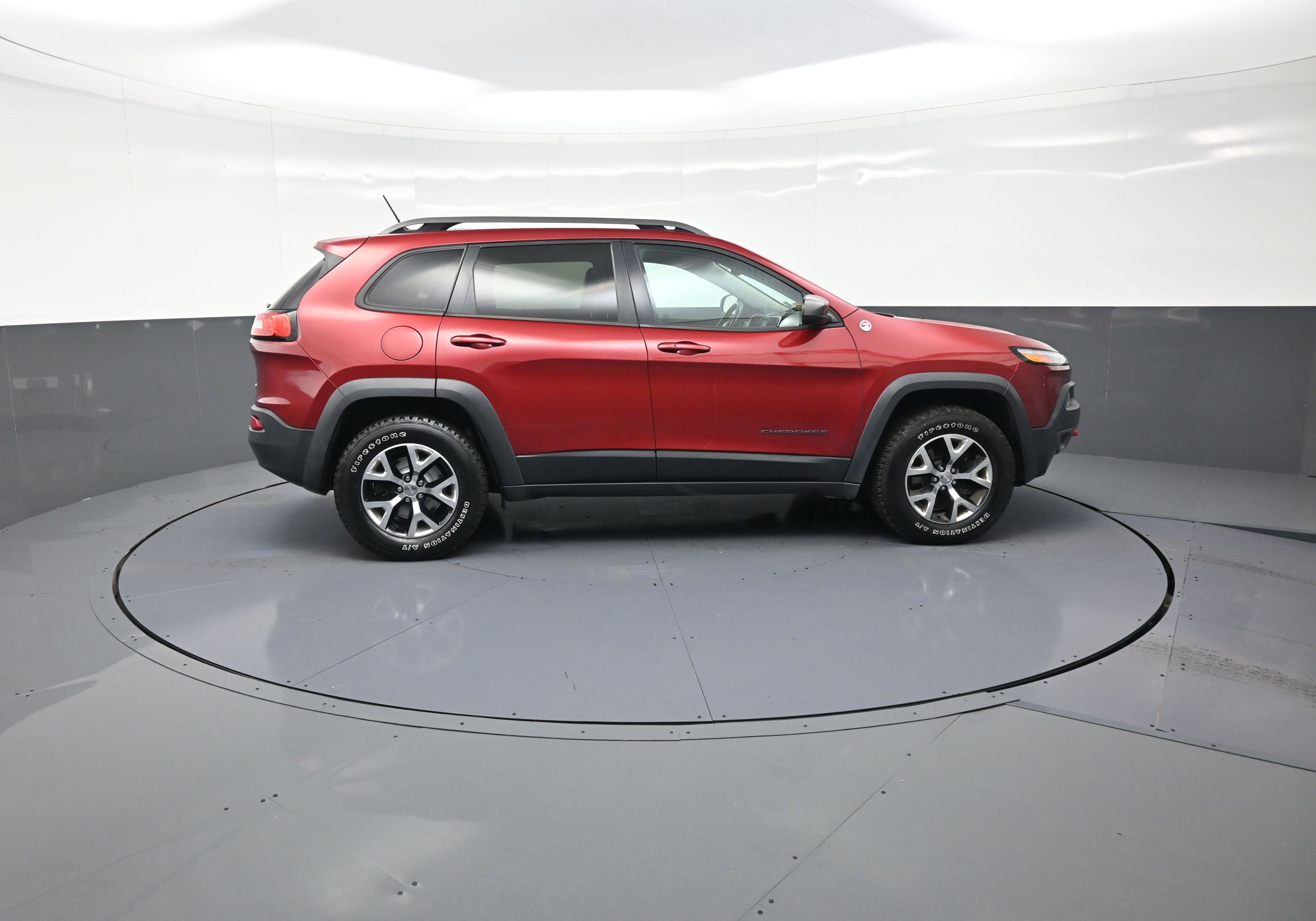 Used 2015 Jeep Cherokee Trailhawk w/ Comfort/Convenience Group image 2