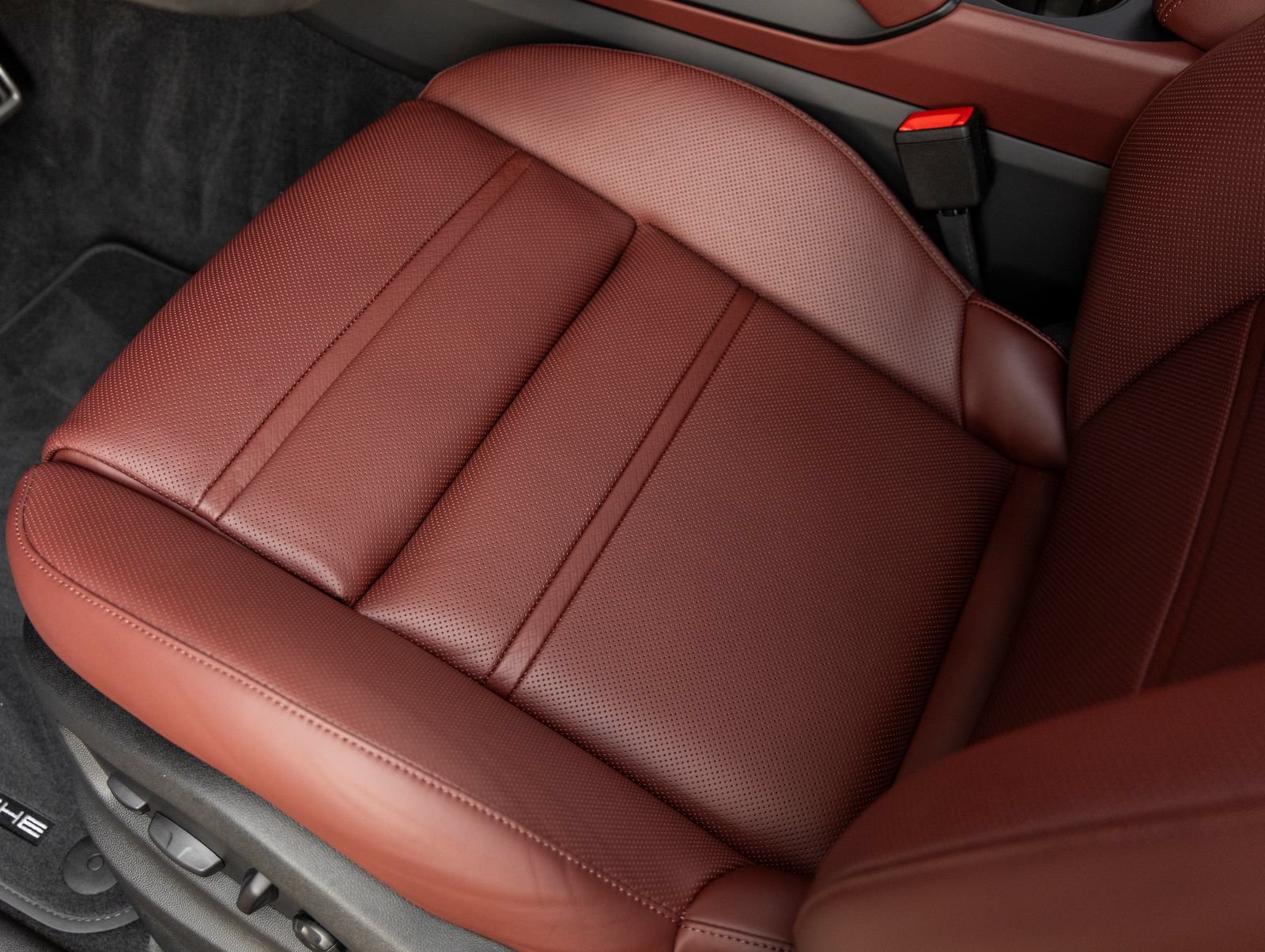 New 2026 Porsche Cayenne GTS AWD/4WD image 24