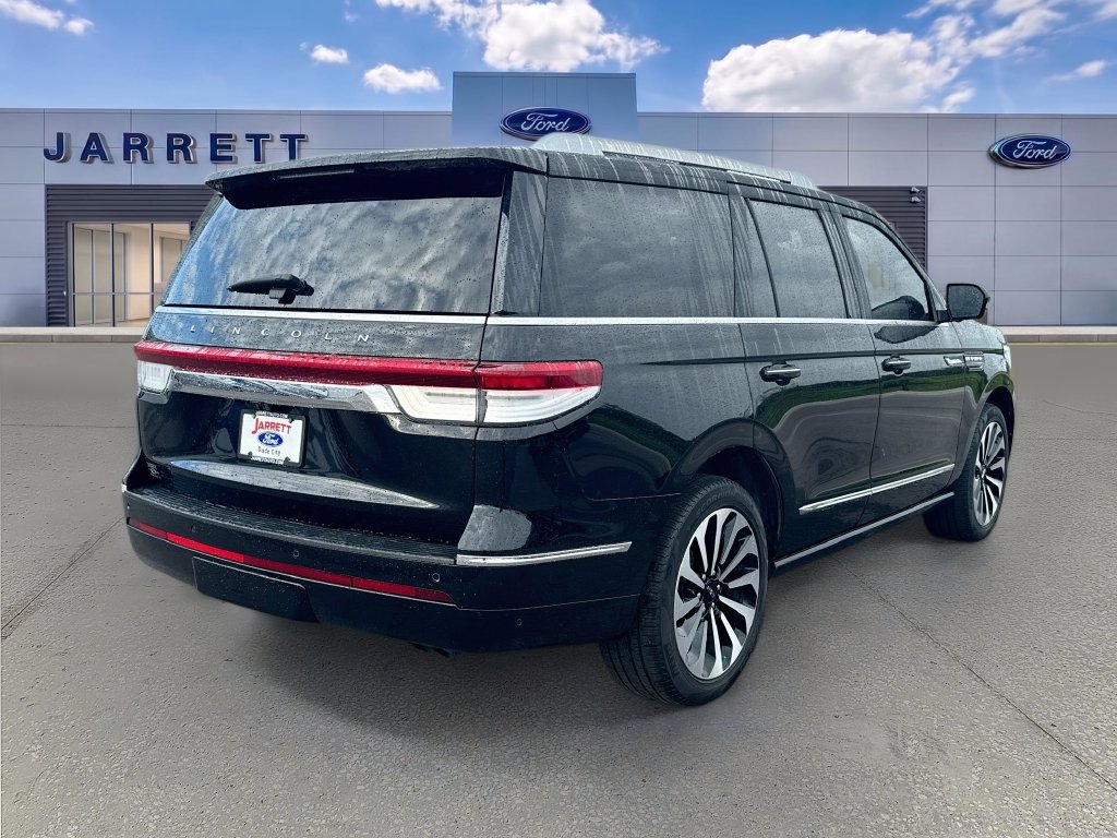 Used 2023 Lincoln Navigator Reserve AWD/4WD image 7
